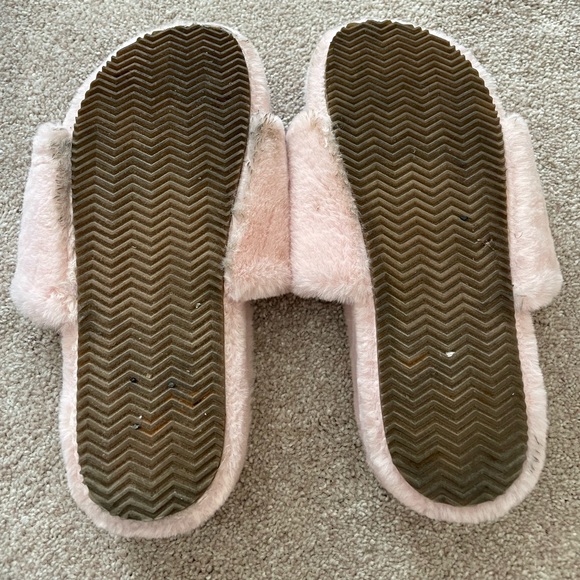 Steve Madden Fabfuzz pink Fluffy Faux Fur Platform Slippers - Picture 4 of 6